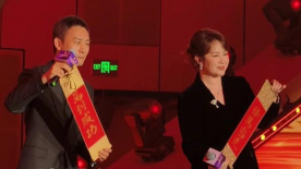 岳让我扒她内裤